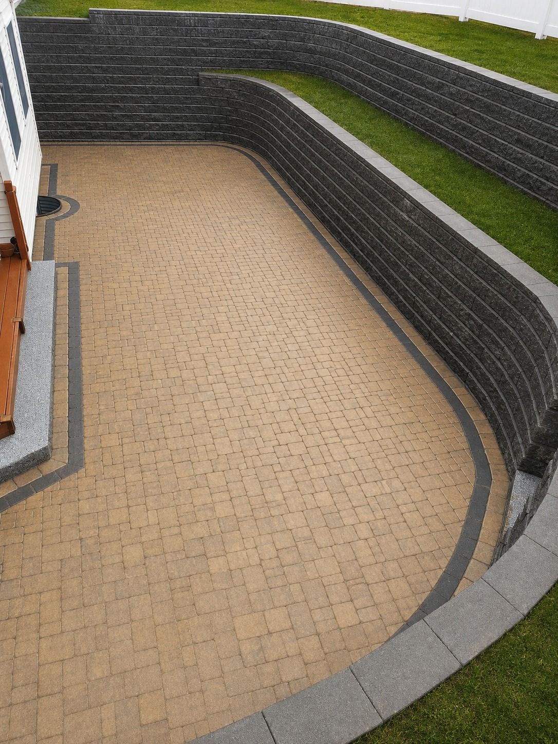 Curved Wall Courtyard